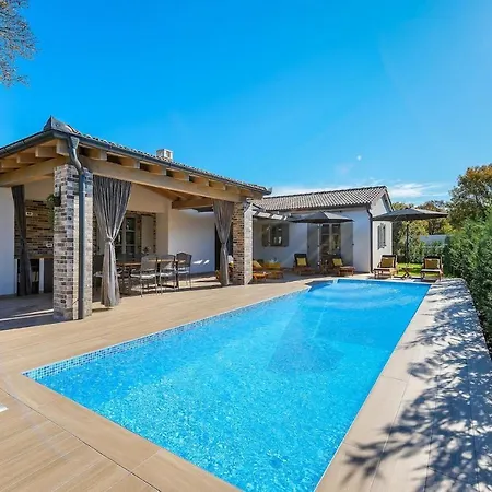 Holiday home Acorn *