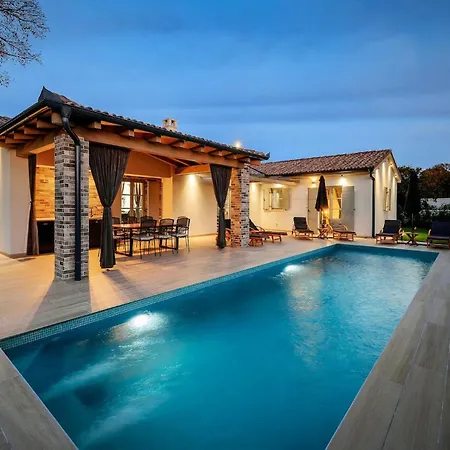 Holiday home Acorn Pula